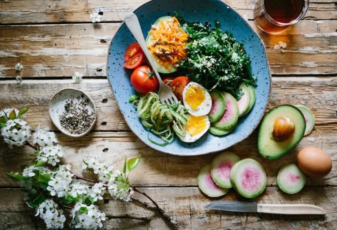 Alimentación saludable y nutrición para mejorar energía y rendimiento mental